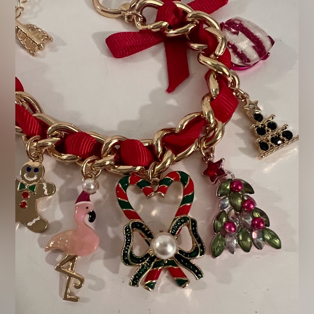 New Betsey Johnson Gold Tone Christmas Charm Rhinestone / crystal Bracelet - Picture 14 of 16